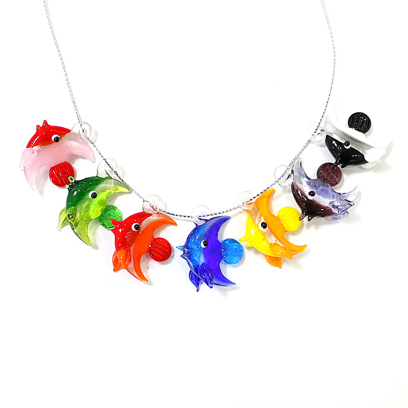 Aquarium Mini Fish - 2ピース入りミニチュアの海洋动物の小像ペンダントかわいいガラス海洋鱼魅力diyジュエリーネックレスイヤリング制作アクセサリーまたは水族馆装备补助品